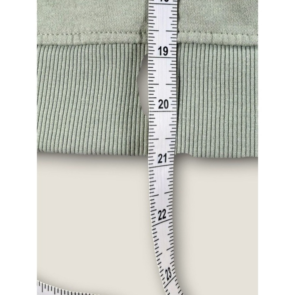 H&M Divided Sage Green Cropped Crewneck Sweatshirt Pullover M Fleece Basic - Picture 4 of 6